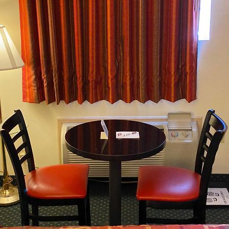 Country Hearth Inn-Union City Room photo