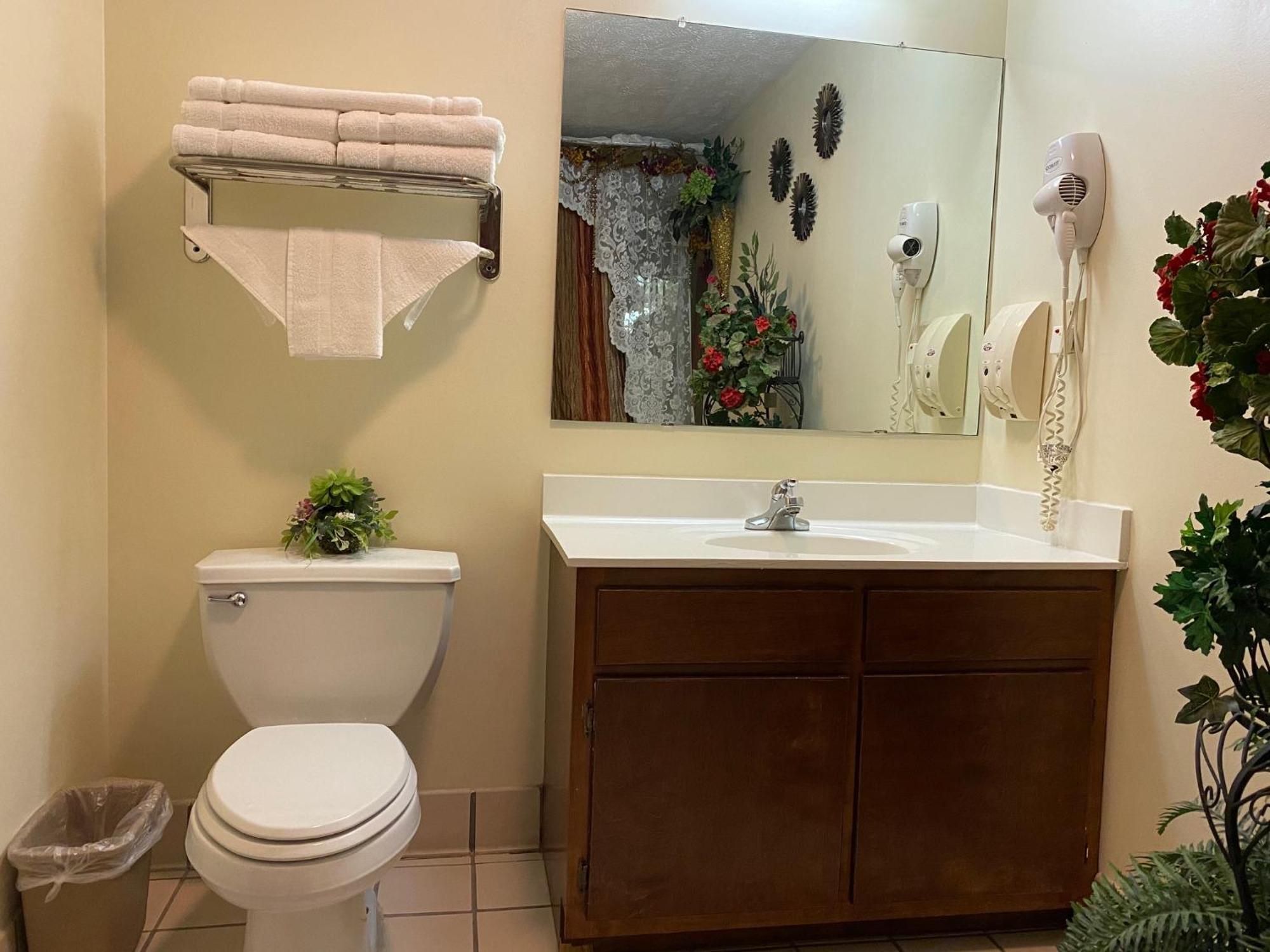 Country Hearth Inn-Union City Room photo