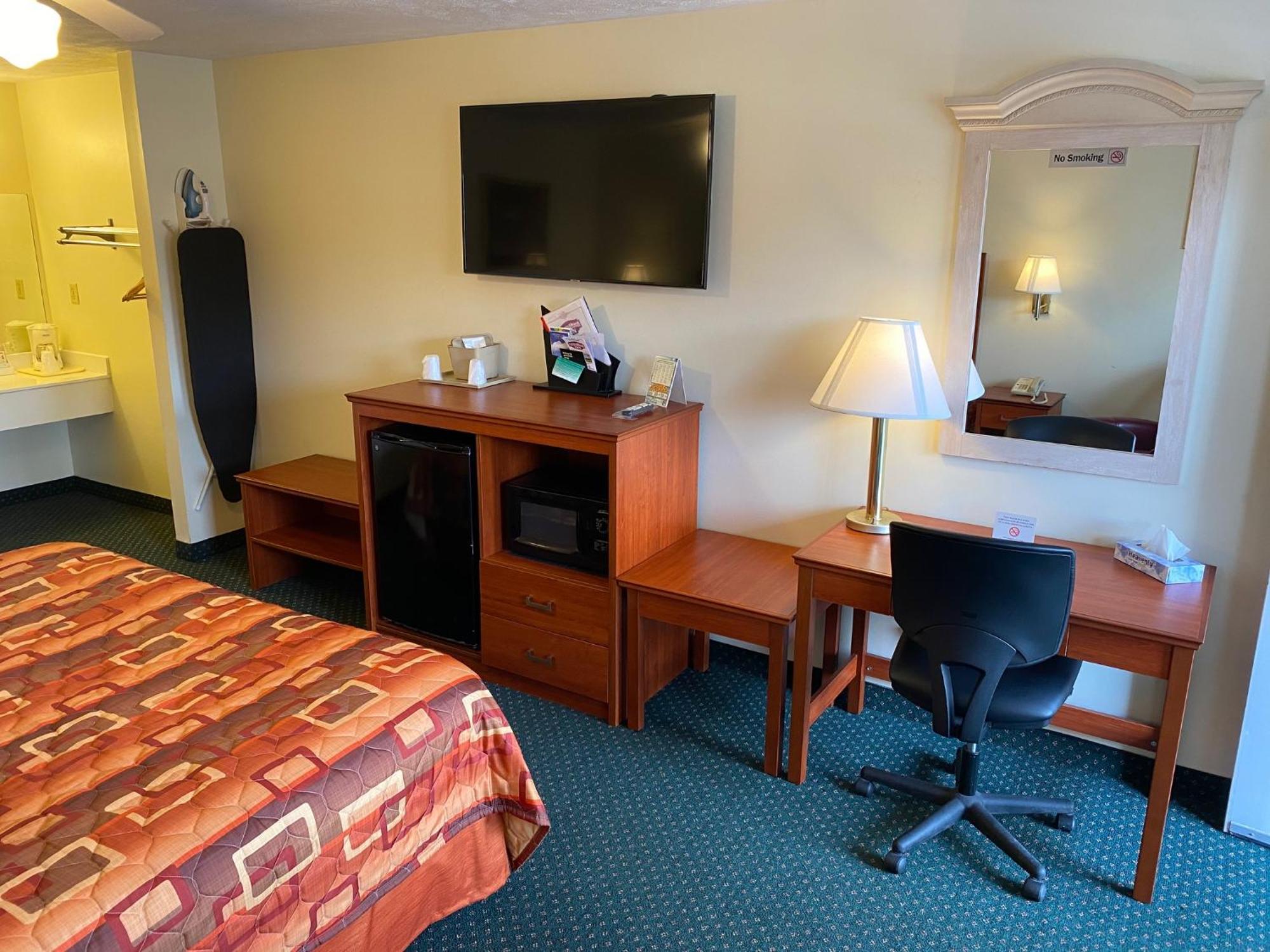 Country Hearth Inn-Union City Room photo