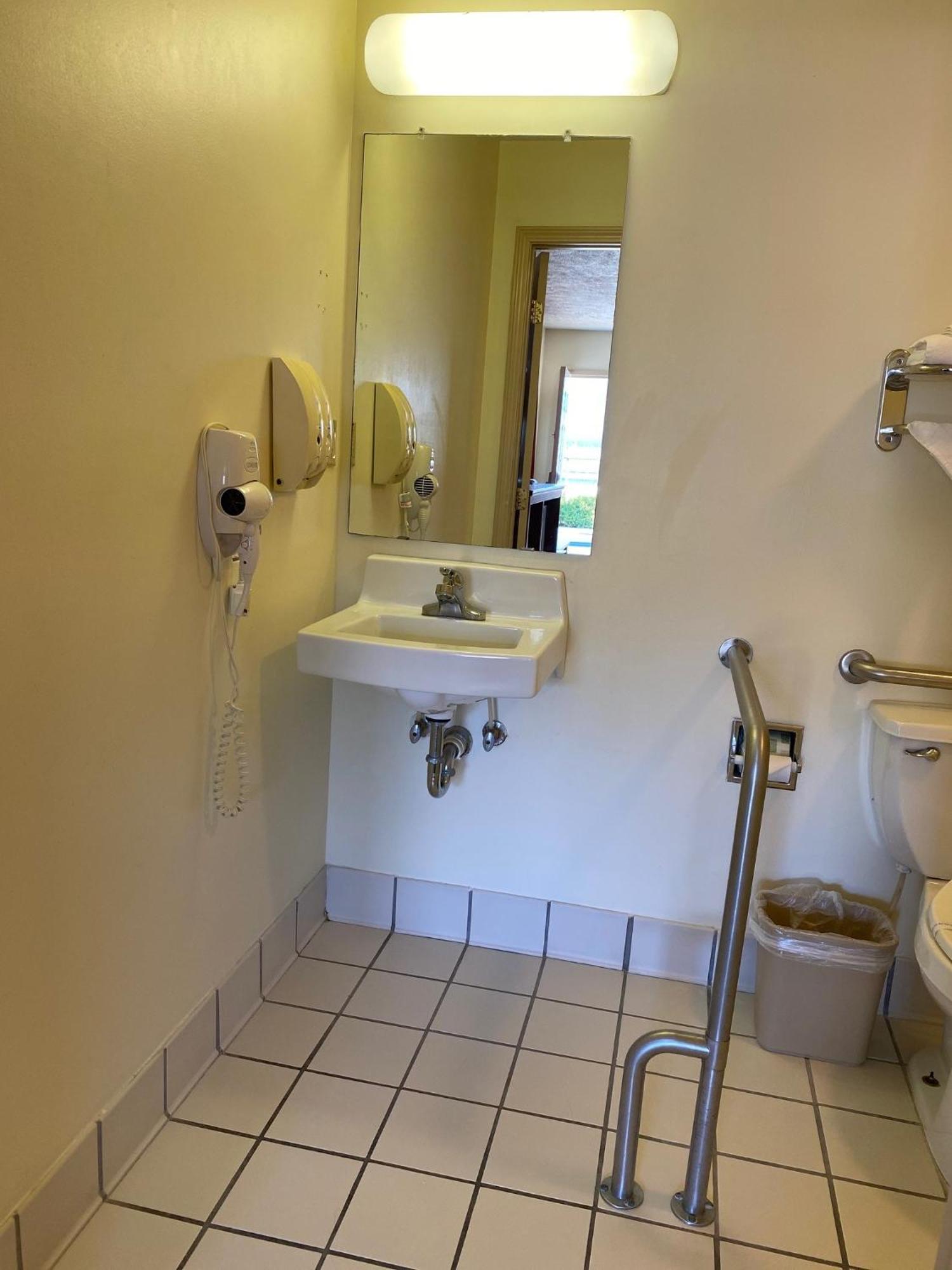 Country Hearth Inn-Union City Room photo