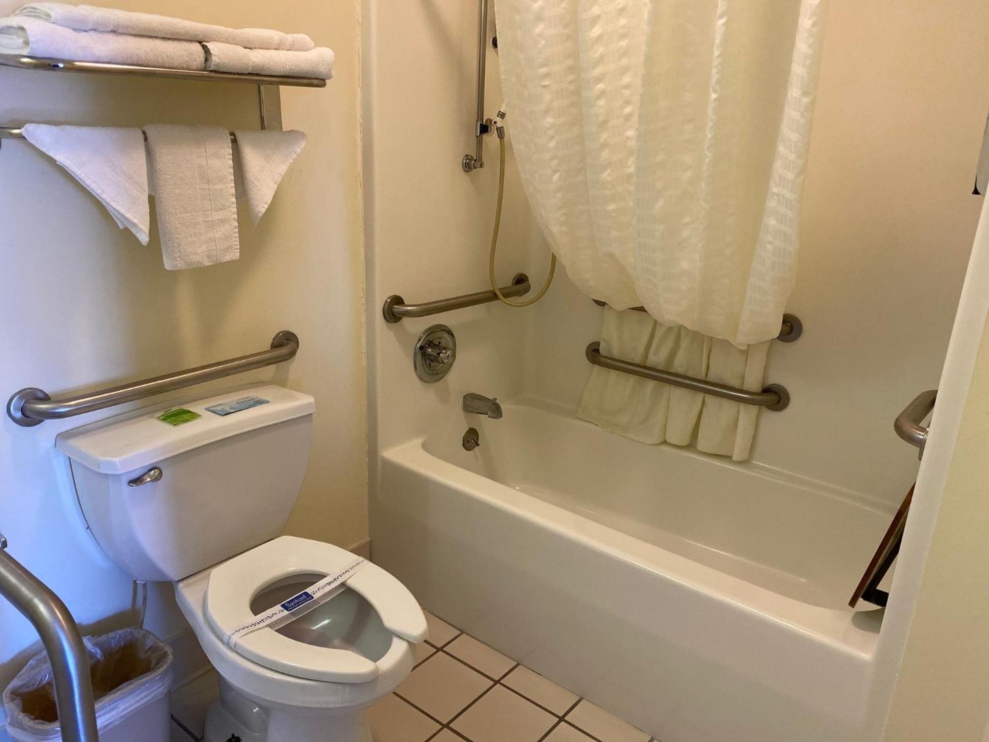 Country Hearth Inn-Union City Room photo