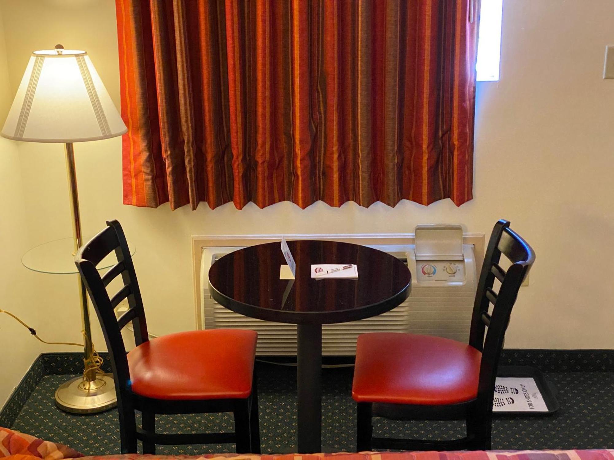 Country Hearth Inn-Union City Room photo