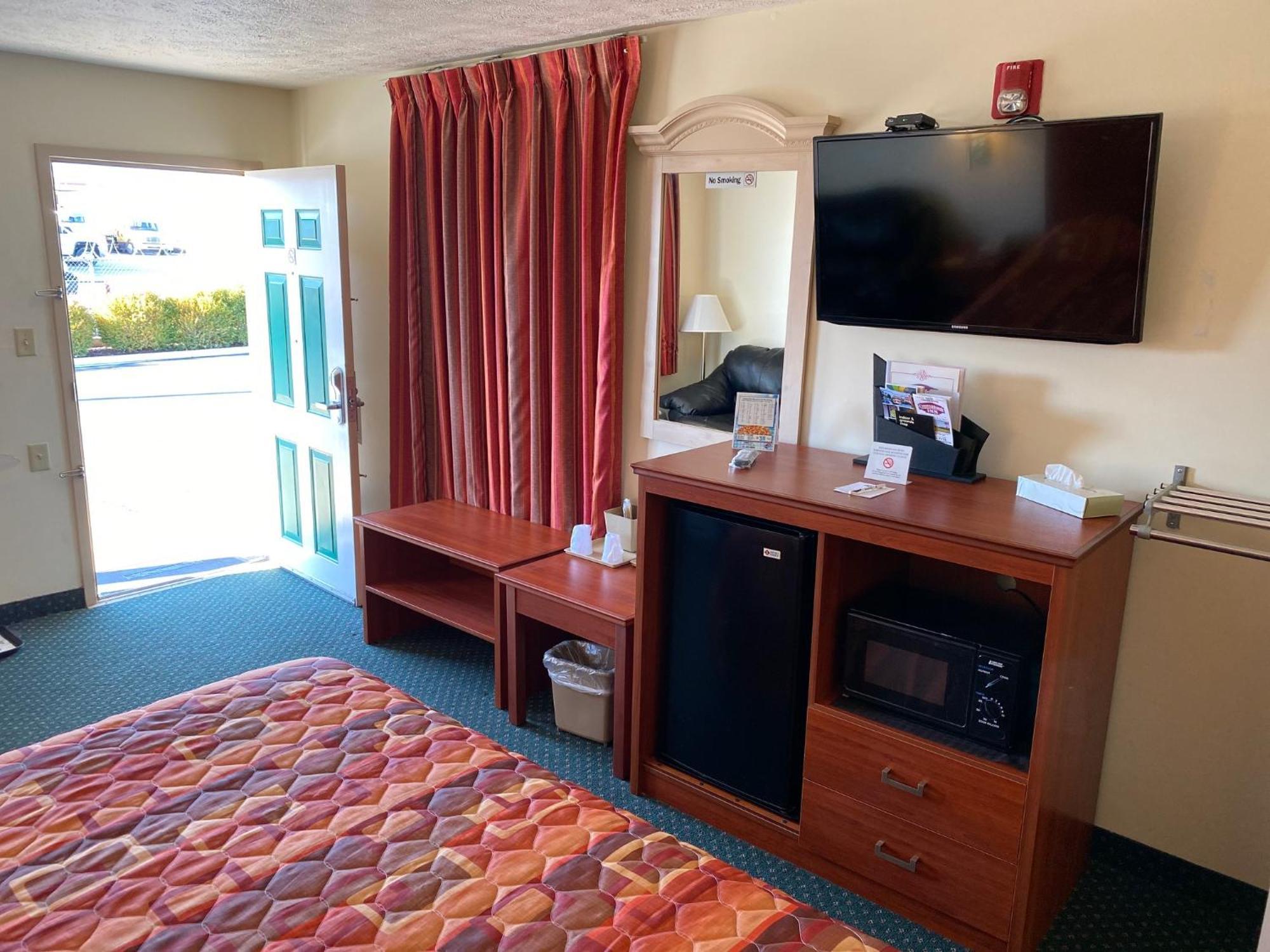 Country Hearth Inn-Union City Room photo